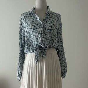 Jane and Delancey M Blue olive White Floral Button Down rayon Shirt